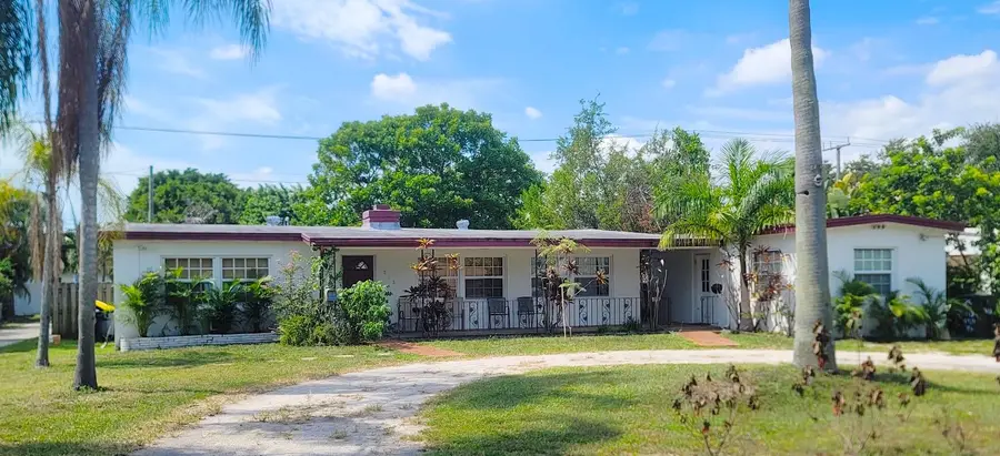 213 SW 3rd Place, Dania Beach, FL 33004 - #2