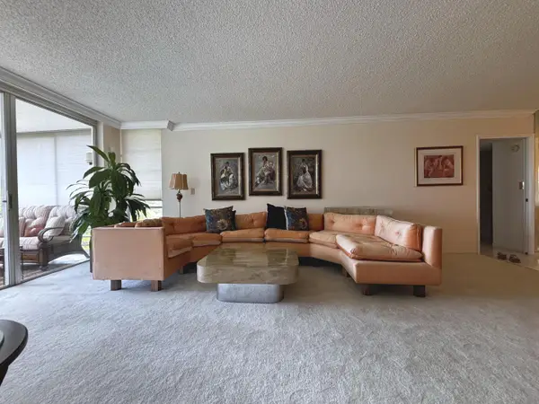 3930 Oaks Clubhouse Drive #506, Pompano Beach, FL 33069