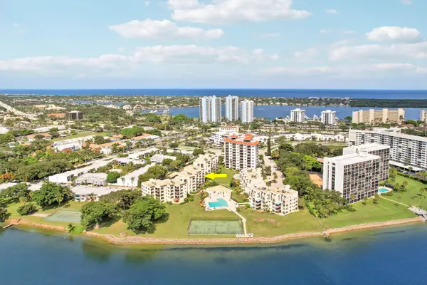 372 Golfview Road #403, North Palm Beach, FL 33408