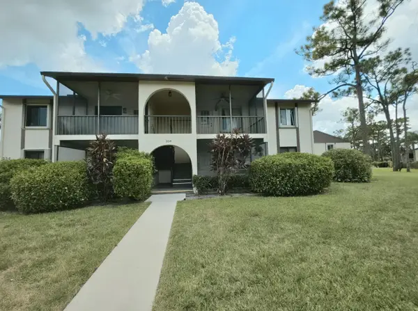 334 Knotty Pine Circle #D-2, Greenacres, FL 33463