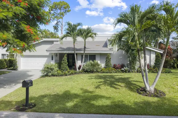 824 Foxpointe Circle, Delray Beach, FL 33445