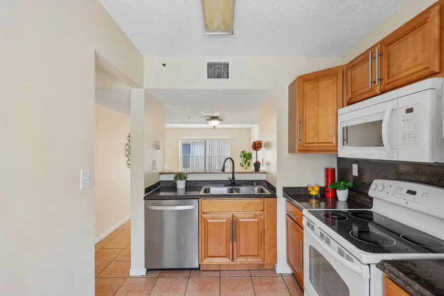 167 Riviera Circle, Weston, FL 33326 - #2
