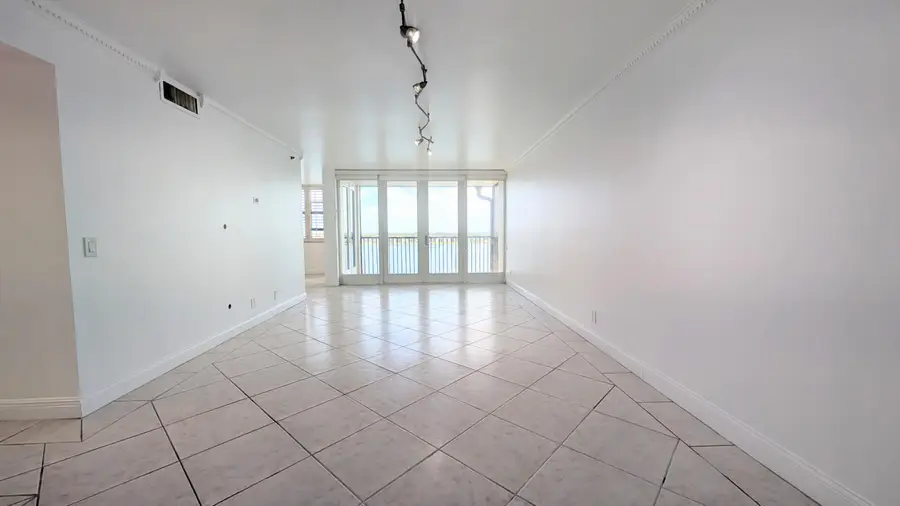 105 Lake Emerald Drive #810, Oakland Park, FL 33309 - #3