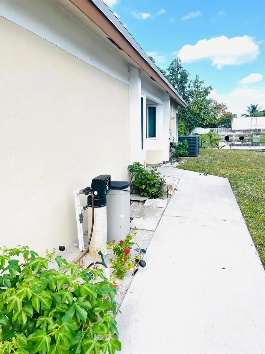 838 E Palm Run Drive, North Lauderdale, FL 33068 - #2