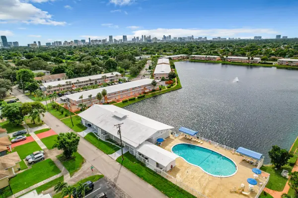 815 SW 10th Terrace #17V, Hallandale Beach, FL 33009