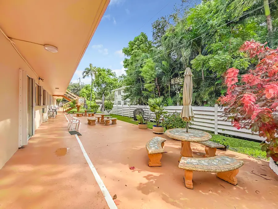 815 SW 10th Terrace #17V, Hallandale Beach, FL 33009 - #2