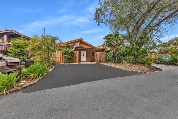 6120 NW 33rd Way, Fort Lauderdale, FL 33309
