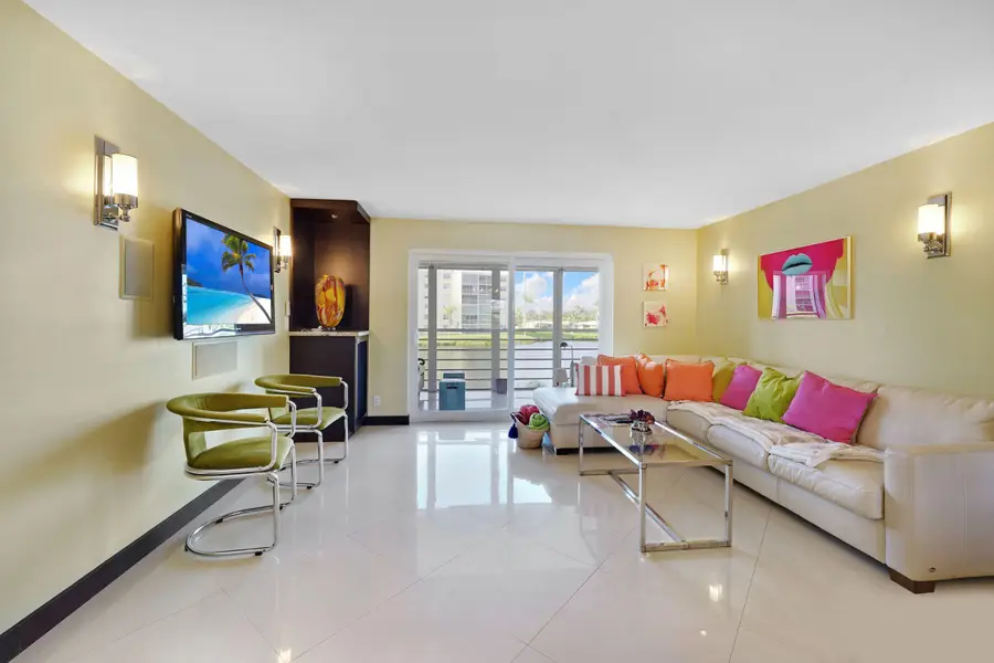 311 SE 3rd Street Se #207, Dania Beach, FL 33004 - #3