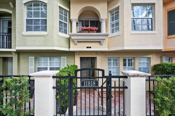 11818 Valencia Gardens Avenue, Palm Beach Gardens, FL 33410