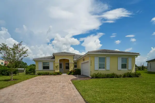 7214 NW Farnsworth Circle, Port St Lucie, FL 34987