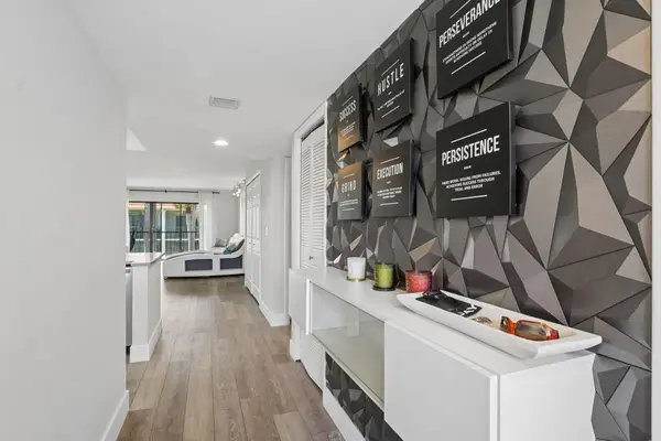 327 Lakeview Drive #203, Weston, FL 33326