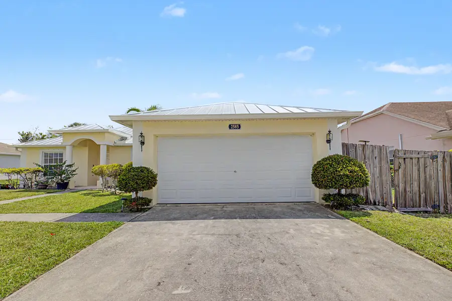 2585 SE Lakewood Street, Port Saint Lucie, FL 34952 - #2