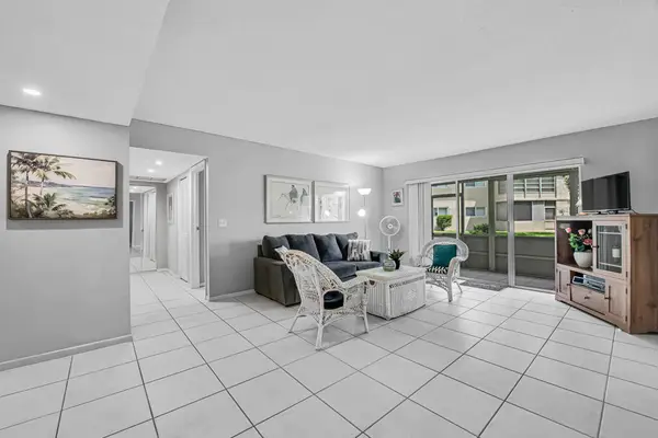 752 Lori Drive #217, Palm Springs, FL 33461