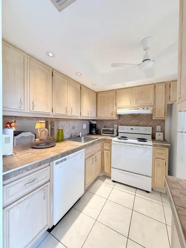 2800 NW 47th Terrace #106B, Lauderdale Lakes, FL 33313