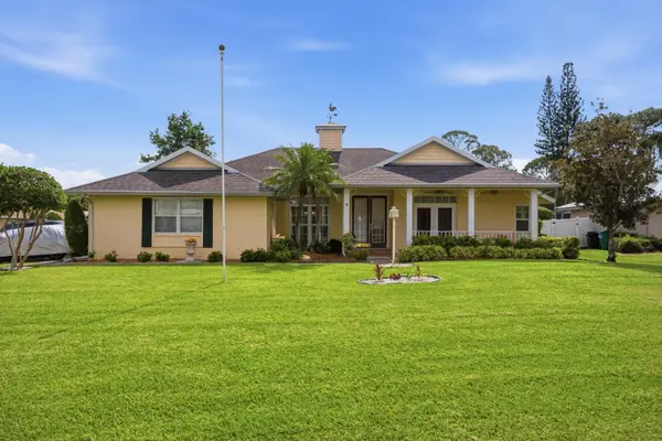 692 SW Ewing Avenue, Port St Lucie, FL 34983