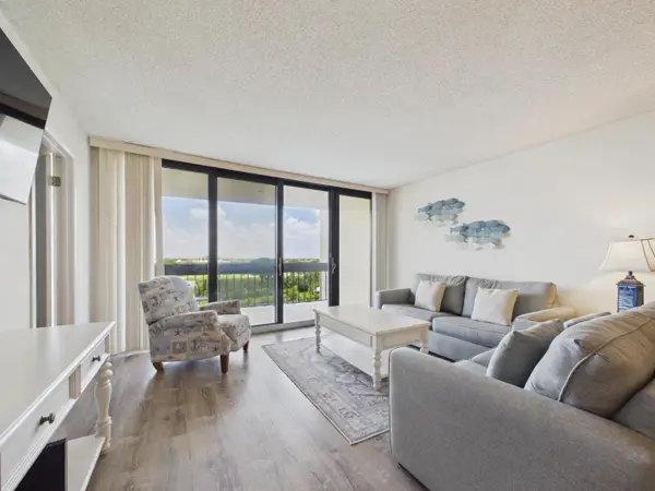 2400 Presidential Way #704, West Palm Beach, FL 33401