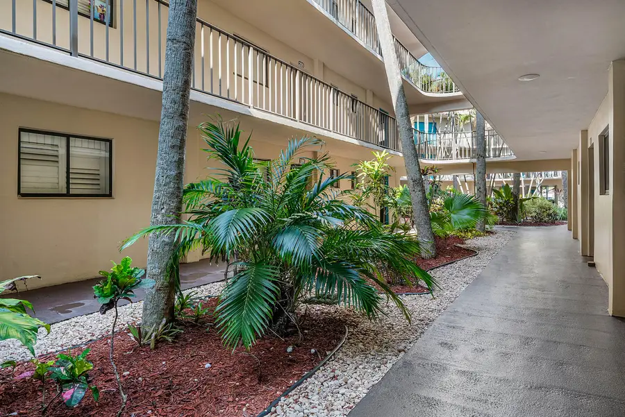 5190 Las Verdes Circle #105, Delray Beach, FL 33484 - #2