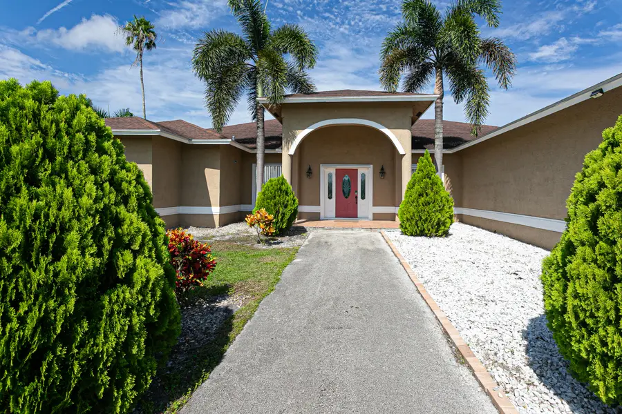 173 S Greenstar Avenue, Pahokee, FL 33476 - #2