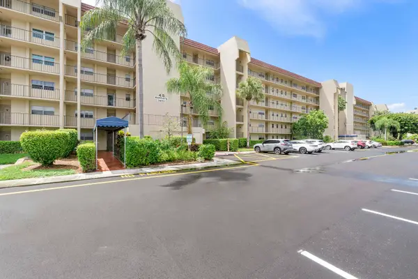 3590 Via Poinciana #107, Lake Worth, FL 33467