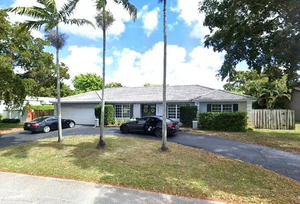 560 S Lake Dasha Drive, Plantation, FL 33324
