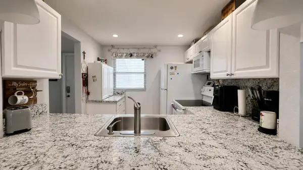 9480 Poinciana Place #201, Davie, FL 33324