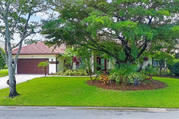 913 SW Lighthouse Drive, Palm City, FL 34990