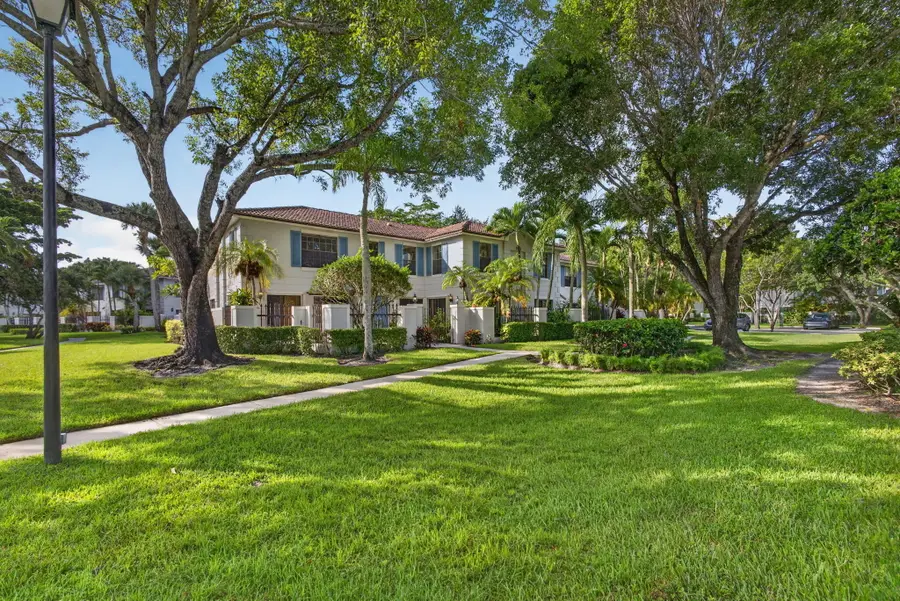 350 Prestwick Circle #2, Palm Beach Gardens, FL 33418 - #3