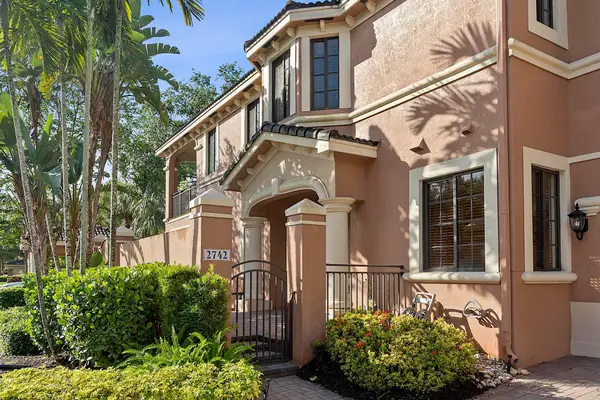 2742 Kinsington Circle, Weston, FL 33332
