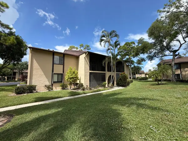 418 Pine Glen Lane #C-2, Greenacres, FL 33463