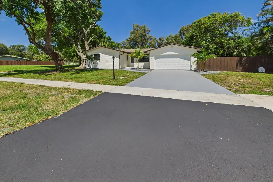 520 NW 43rd Avenue, Plantation, FL 33317 - #2