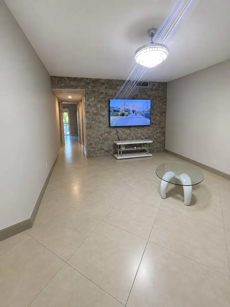 3100 Springdale Boulevard #apto, Palm Springs, FL 33461 - #3