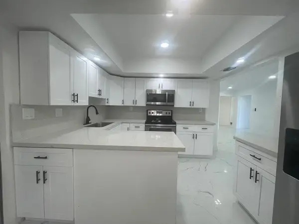 3290 NW 39th Street, Lauderdale Lakes, FL 33309