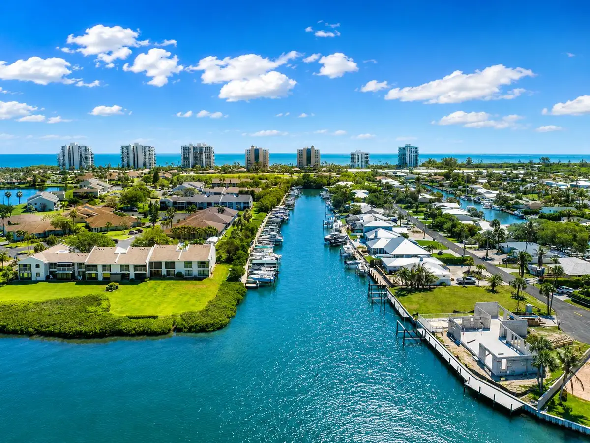 3209 S Lakeview Circle #8105, Hutchinson Island, FL 34949 - #1