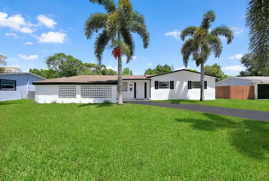 4723 NW 4th Street, Plantation, FL 33317 - #2