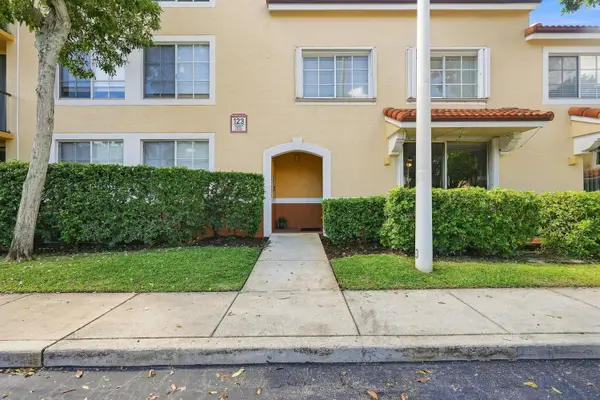 123 Yacht Club Way #109, Hypoluxo, FL 33462