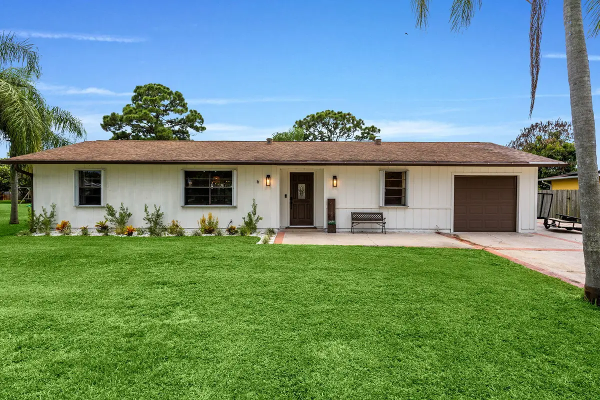 1292 SE Mendavia Avenue, Port Saint Lucie, FL 34952 - #1