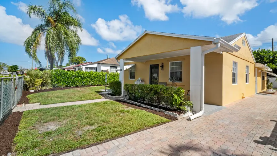 625 W 2nd Street, Riviera Beach, FL 33404 - #3