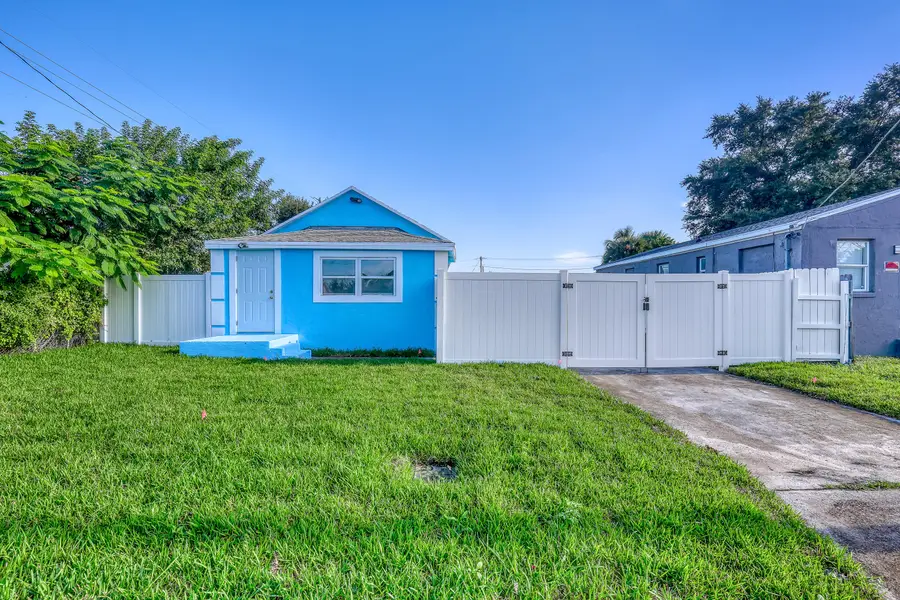 180 W 15th Street, Riviera Beach, FL 33404 - #3