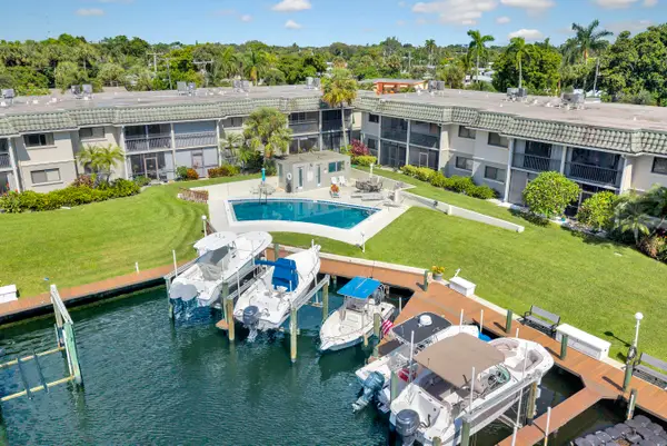 326 Northlake Drive #201, North Palm Beach, FL 33408