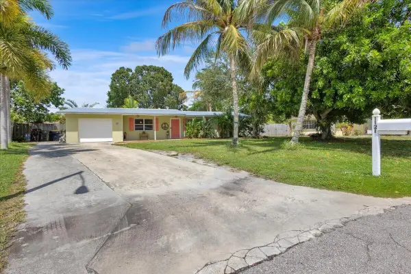 1121 SE Alamanda Lane, Stuart, FL 34996