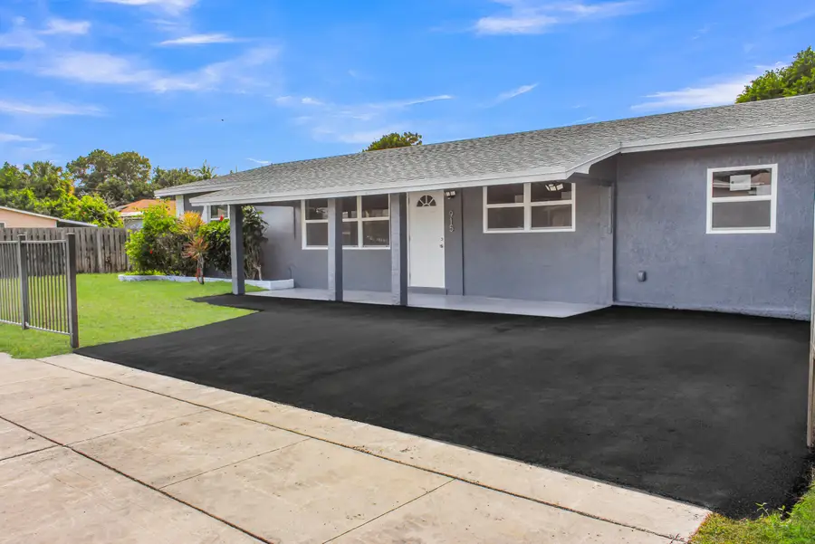 915 SW 3rd Street, Boynton Beach, FL 33435 - #2