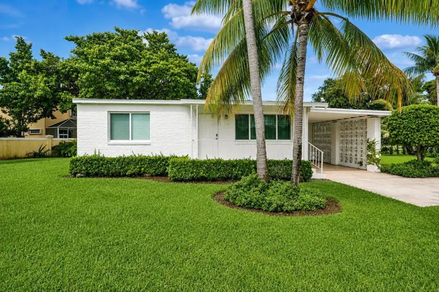 2516 Lorraine Court, North Palm Beach, FL 33403 - #3