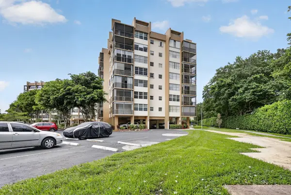 1400 Saint Charles Place #313, Pembroke Pines, FL 33026