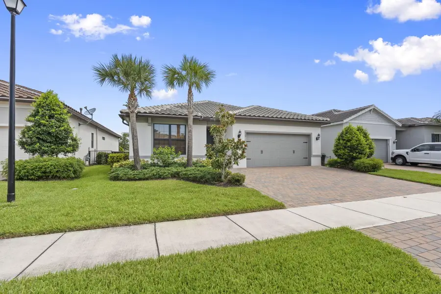 535 SE Villandry Way, Port Saint Lucie, FL 34984 - #2