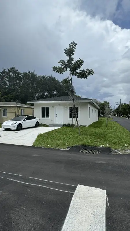 1701 NW 9th Street, Fort Lauderdale, FL 33311