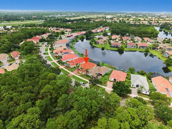 688 SW Lake Charles Circle, Port St Lucie, FL 34986