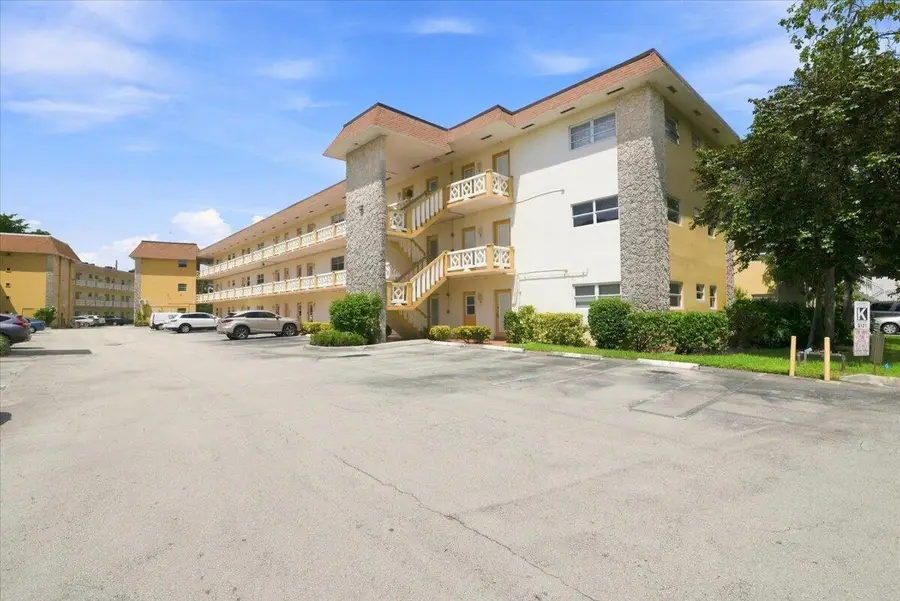 5121 W Oakland Park #109, Lauderdale Lakes, FL 33313 - #2