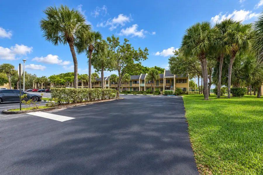 1604 Meadows Circle W, Boynton Beach, FL 33436 - #2