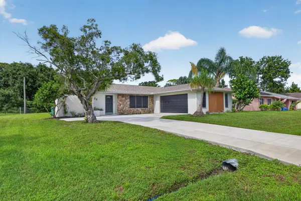 1425 SE Minorca Avenue, Port St Lucie, FL 34952