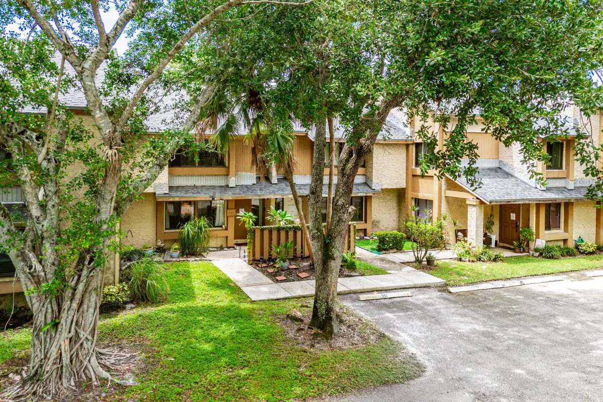 209 Wimbledon Lakes Drive, Plantation, FL 33324 - #1